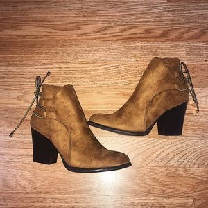 NWOT Tan/Brown Ankled Boots with Bow Tie